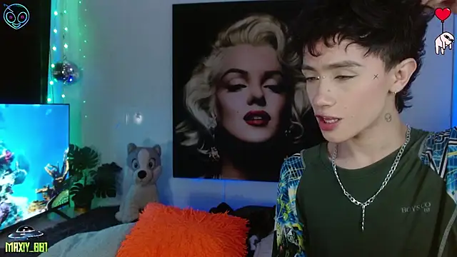 maxiy 001 online show from May 24, 2026, 11:21 pm
