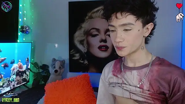 maxiy 001 online show from May 28, 2026, 4:10 am