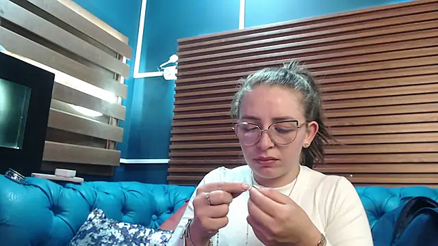  isaabellaa online show from February 17, 2025, 5:43 pm