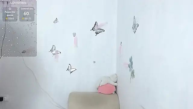 Snapshot of helen_kinett chatting on December 19, 2025, 2:07 am helen kinett online show from December 19, 2025, 2:07 am