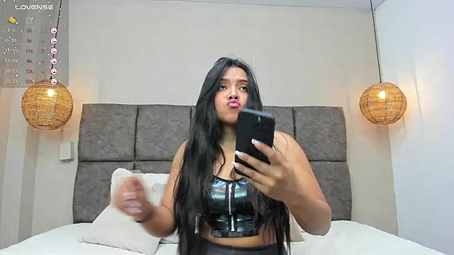 Snapshot of megan_bakers chatting on February 8, 2025, 12:06 pm megan bakers online show from February 8, 2025, 12:06 pm