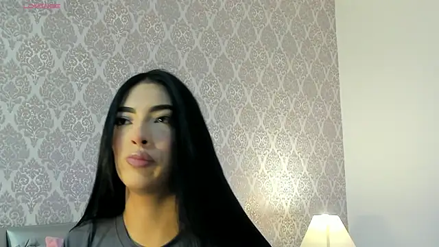 AriRobert  online show from November 12, 2025, 4:02 am