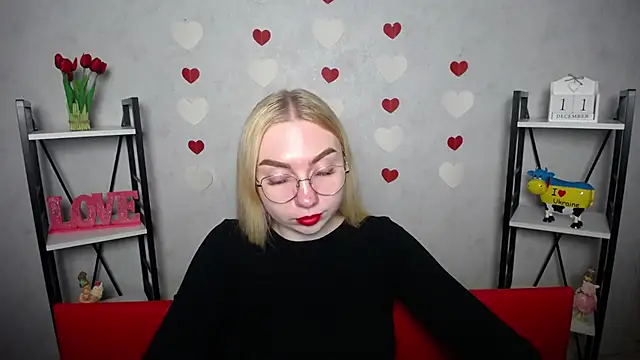 BeatriceFly online show from December 11, 2024, 12:23 pm