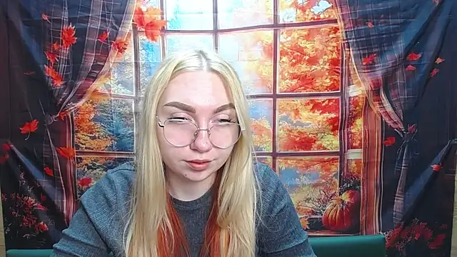 Snapshot of BeatriceFly chatting on November 18, 2025, 4:11 pm BeatriceFly online show from November 18, 2025, 4:11 pm