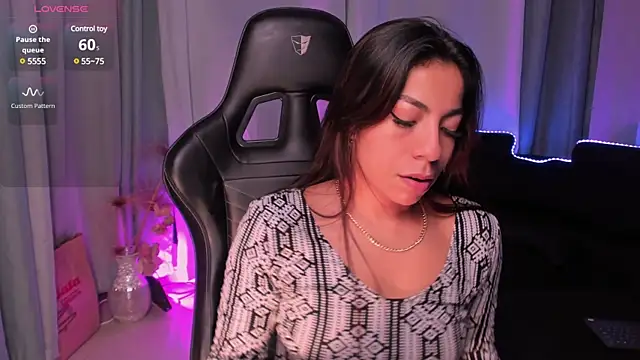 Snapshot of Mia_Gothzx chatting on December 30, 2024, 2:19 pm Mia Gothzx online show from December 30, 2024, 2:19 pm