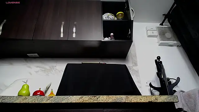 Snapshot of iniyalaboni chatting on October 3, 2025, 8:06 pm iniyalaboni online show from October 3, 2025, 8:06 pm