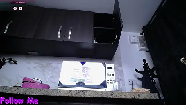 iniyalaboni online show from December 18, 2025, 10:05 pm