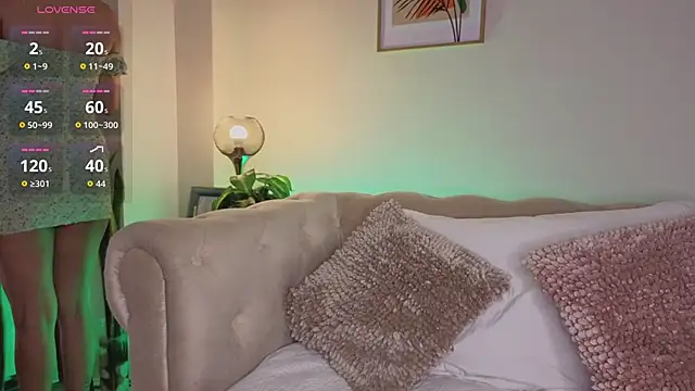 DahianaWalcott online show from October 4, 2025, 2:04 pm