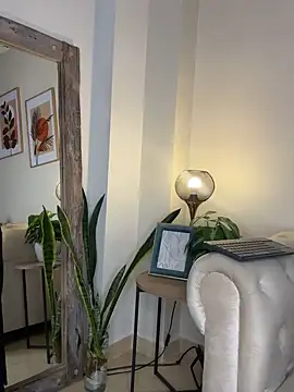 DahianaWalcott online show from October 10, 2025, 5:23 pm