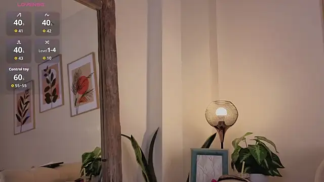 DahianaWalcott online show from October 15, 2025, 7:36 pm