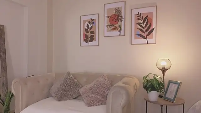 DahianaWalcott online show from March 14, 2026, 8:58 pm