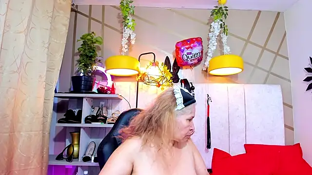Snapshot of girl_amada chatting on February 23, 2025, 3:02 am girl amada online show from February 23, 2025, 3:02 am