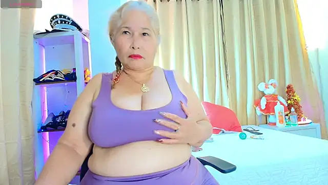 girl amada online show from November 20, 2025, 6:51 pm