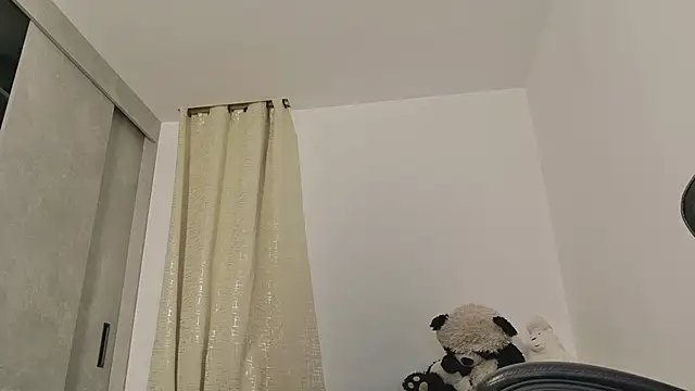 miss valery2 online show from May 20, 2026, 5:46 am