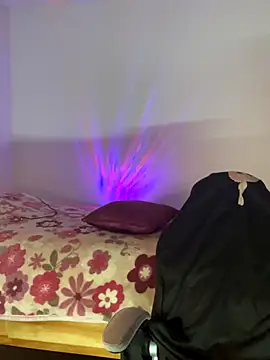 emiily15   online show from September 18, 2025, 6:54 pm