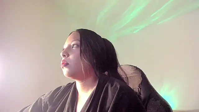 emiily15   online show from December 3, 2025, 8:18 pm