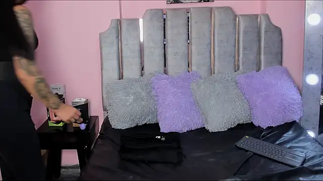 karol noa online show from February 26, 2025, 3:21 am