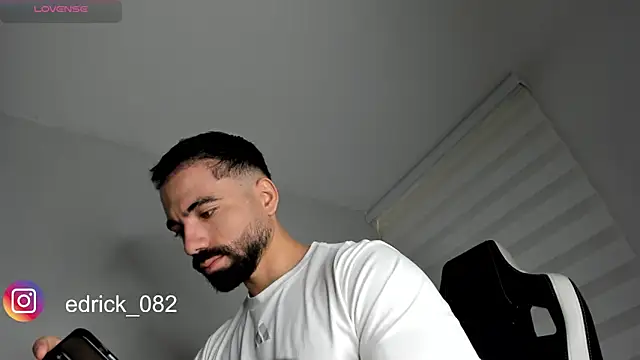 Snapshot of edrick_walton1 chatting on January 2, 2025, 11:52 am edrick walton1 online show from January 2, 2025, 11:52 am