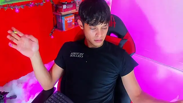 LilOwen  online show from September 16, 2025, 6:42 pm