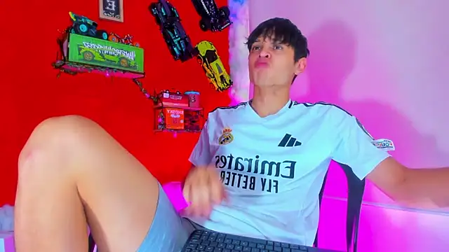 LilOwen  online show from October 4, 2025, 7:01 pm