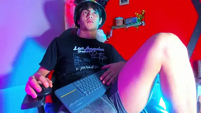 LilOwen  online show from November 27, 2025, 5:15 pm