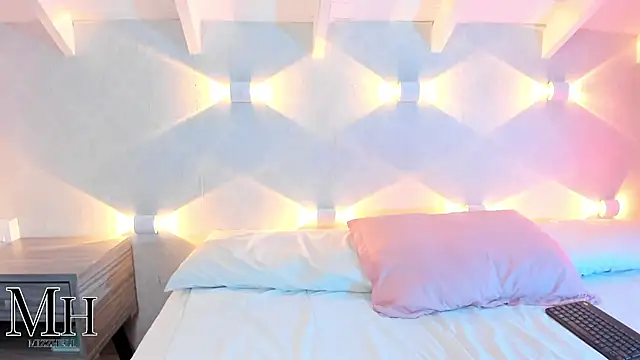 Snapshot of MizzHell chatting on September 25, 2025, 12:53 pm MizzHell online show from September 25, 2025, 12:53 pm