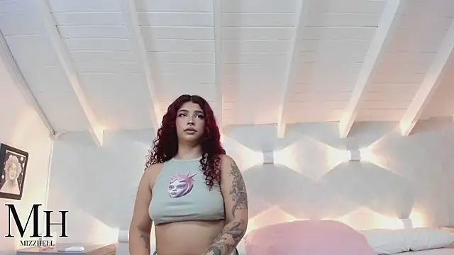 Snapshot of MizzHell chatting on September 27, 2025, 12:43 pm MizzHell online show from September 27, 2025, 12:43 pm