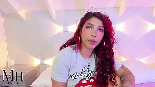 Snapshot of MizzHell chatting on October 22, 2025, 12:49 pm MizzHell online show from October 22, 2025, 12:49 pm