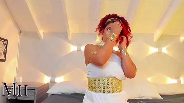 Snapshot of MizzHell chatting on October 25, 2025, 12:45 pm MizzHell online show from October 25, 2025, 12:45 pm