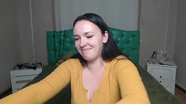 IsabelBlackberry online show from December 16, 2024, 3:32 pm
