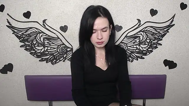 JasmineKouch online show from October 9, 2025, 5:22 pm