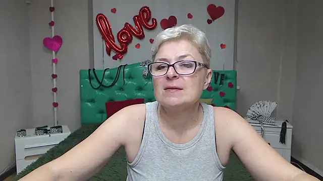 EmiliaGree online show from November 16, 2025, 6:13 pm