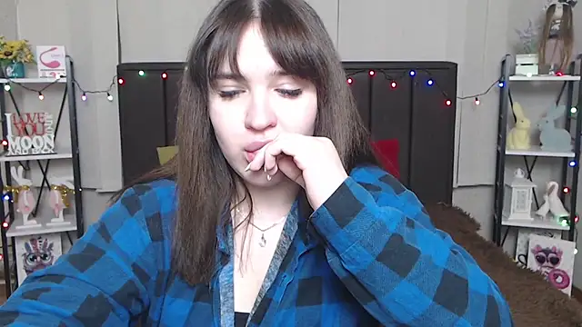 LauraHlot online show from February 10, 2025, 9:47 pm