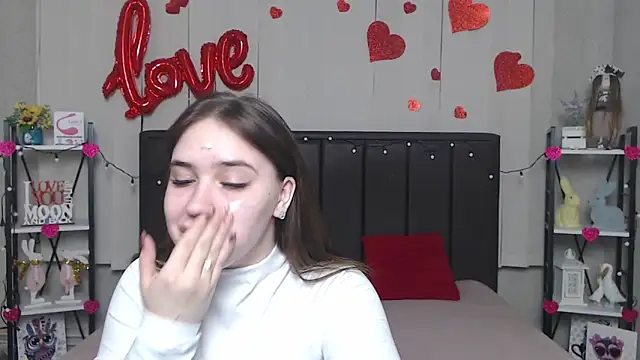 LauraHlot online show from March 17, 2025, 6:32 pm