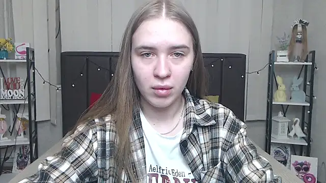 LauraHlot online show from September 11, 2025, 6:24 am