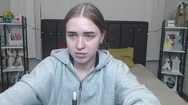 LauraHlot online show from September 26, 2025, 5:39 pm