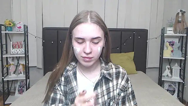 LauraHlot online show from October 13, 2025, 5:40 am