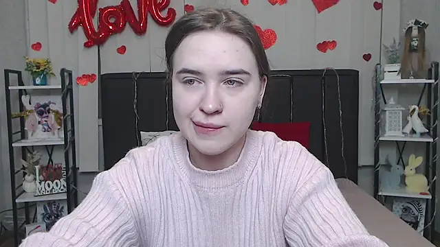 LauraHlot online show from February 11, 2026, 8:36 pm