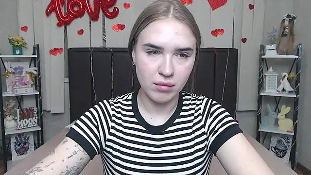 LauraHlot online show from March 31, 2026, 6:14 am