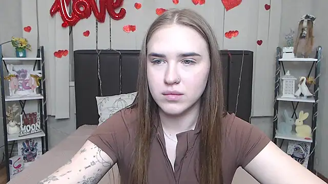 LauraHlot online show from April 2, 2026, 6:05 pm