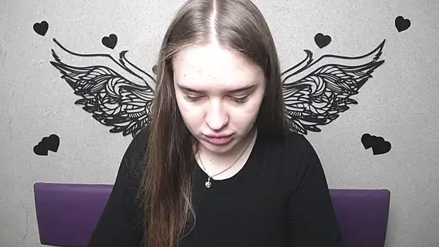 LauraHlot online show from April 28, 2026, 5:34 am
