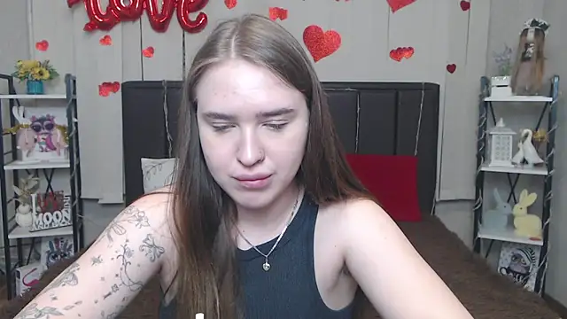 LauraHlot online show from May 7, 2026, 6:13 pm