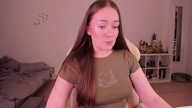 WalkingGirl online show from November 5, 2025, 9:48 pm