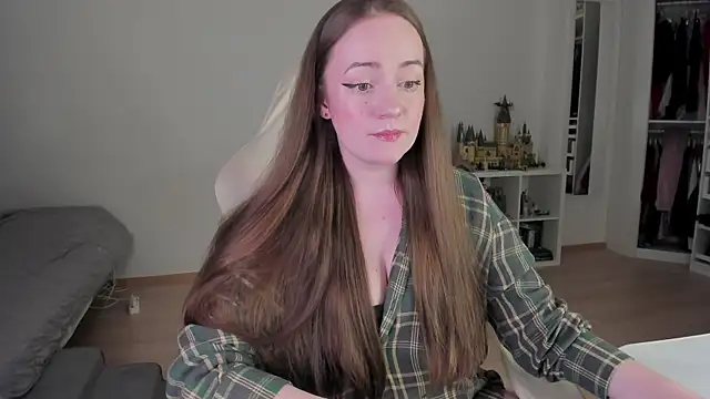 WalkingGirl online show from March 25, 2026, 5:52 pm