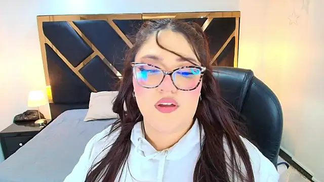 Camiila Osorio online show from April 30, 2026, 7:09 pm