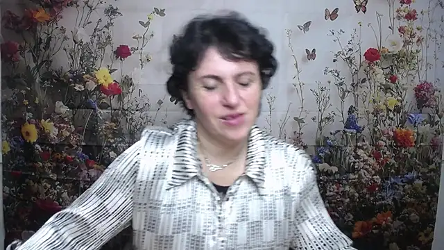 LuciaMii online show from September 22, 2025, 5:09 am