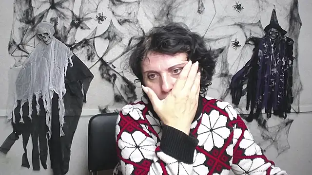 LuciaMii online show from November 11, 2025, 6:02 am