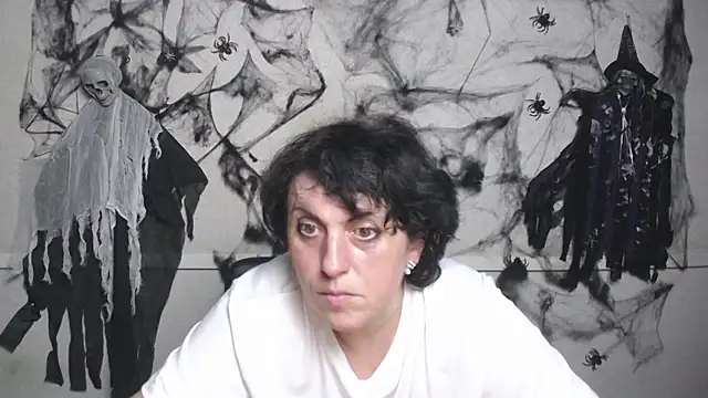 LuciaMii online show from November 13, 2025, 6:07 pm