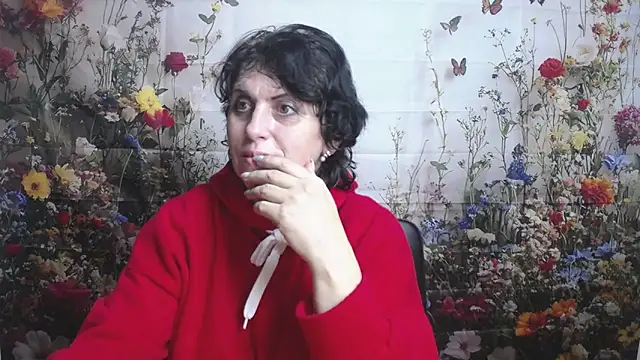 LuciaMii online show from November 17, 2025, 5:52 pm