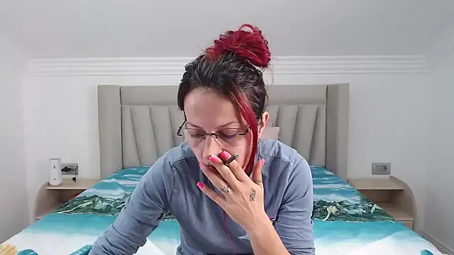 CatWoman0001 online show from November 14, 2025, 11:42 am